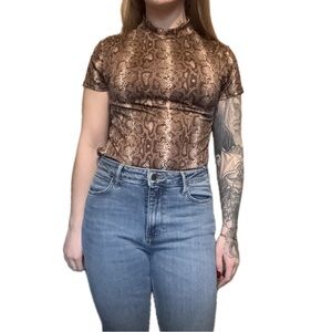 Chic Brown Snake Print Short Sleeve Top